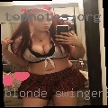 Blonde swinger